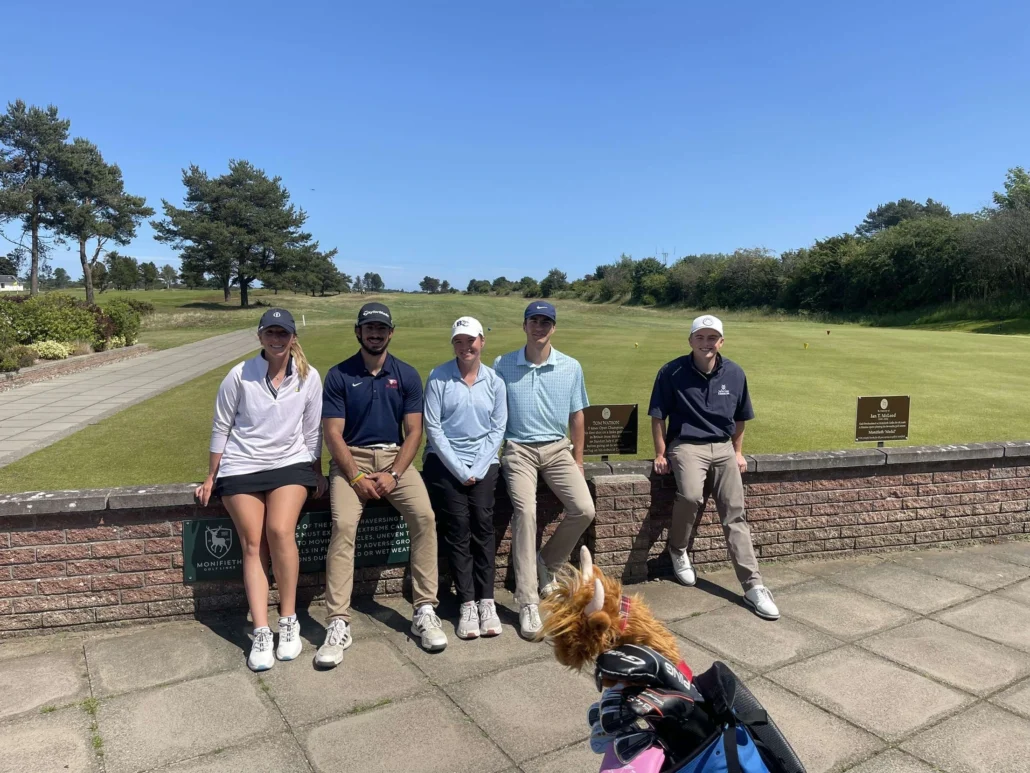 Adelante Abroad Golf Students sitting in front of a golf course in Scotland