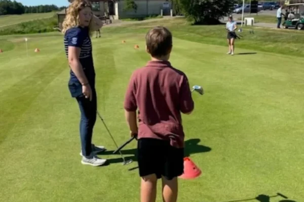 Coaching-golf-to-local-kids-in-scotland-778x1030 Coaching-golf-to-local-kids-in-scotland