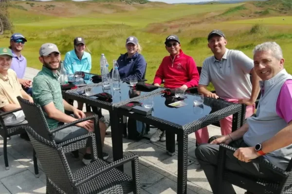 Golf-students-having-drinks-with-Dumbarnie-Links-general-manager-1030x1030 Golf-students-having-drinks-with-Dumbarnie-Links-general-manager