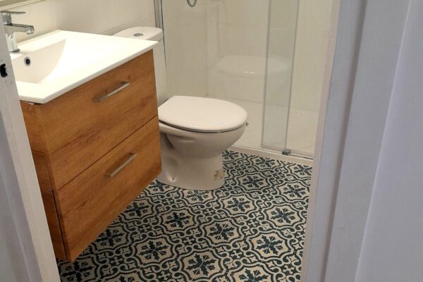 bathroom bathroom