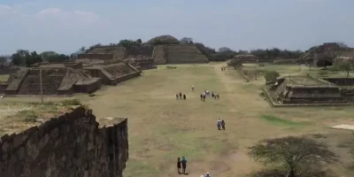 intern-in-Mexico-Oaxaca-ruins intern-in-Mexico-Oaxaca-ruins
